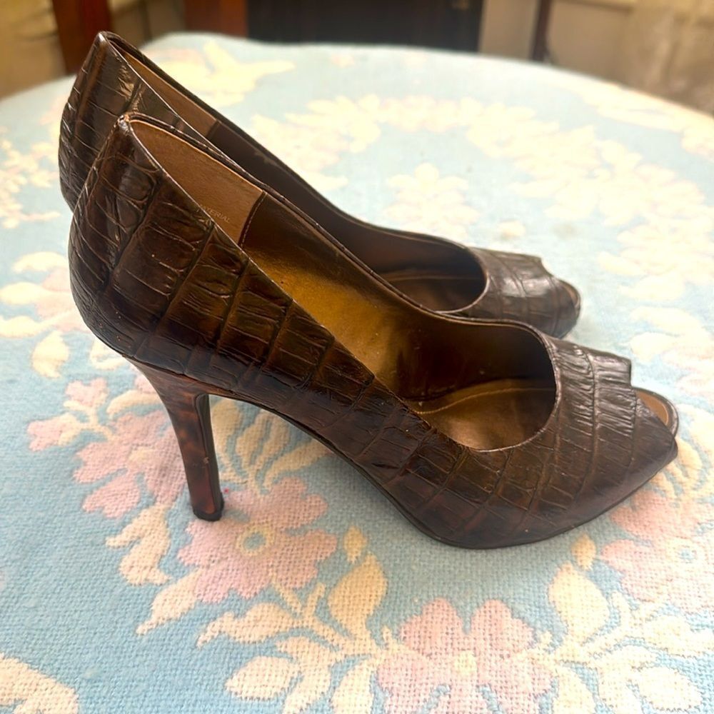 *Victor Alfaro* Sz 7.5 Croc Tortoise Brown Peep-Toe Leather Heels Pumps